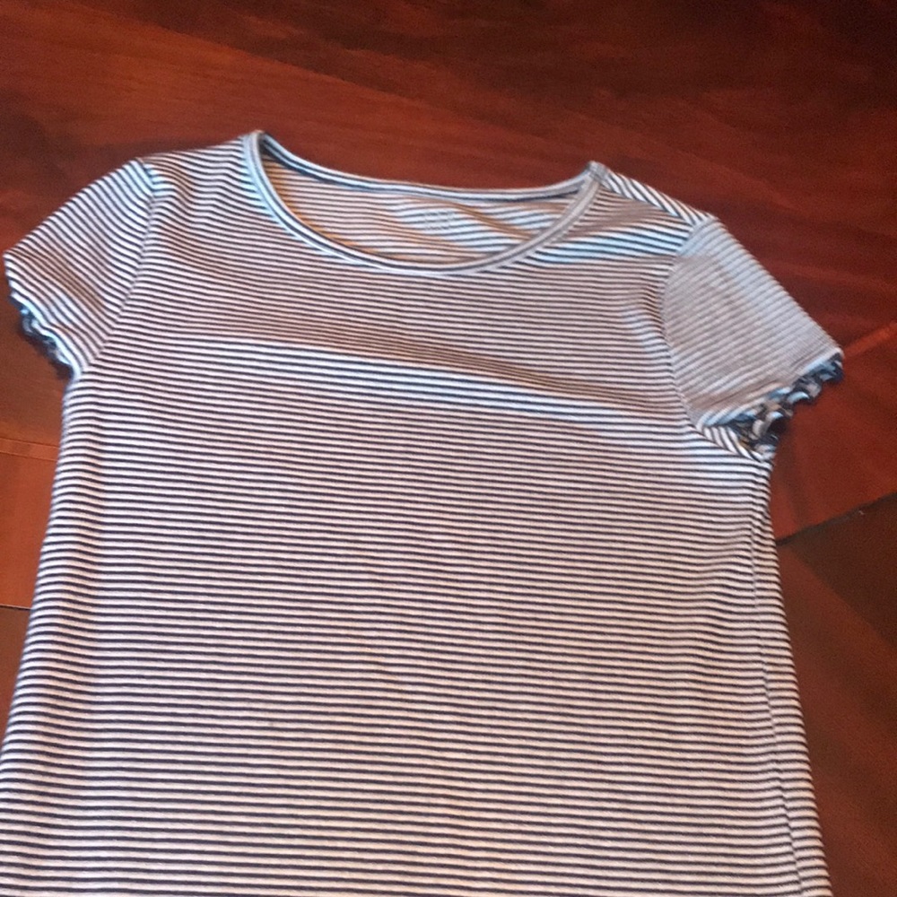 Gap navy and white striped short sleeve tee